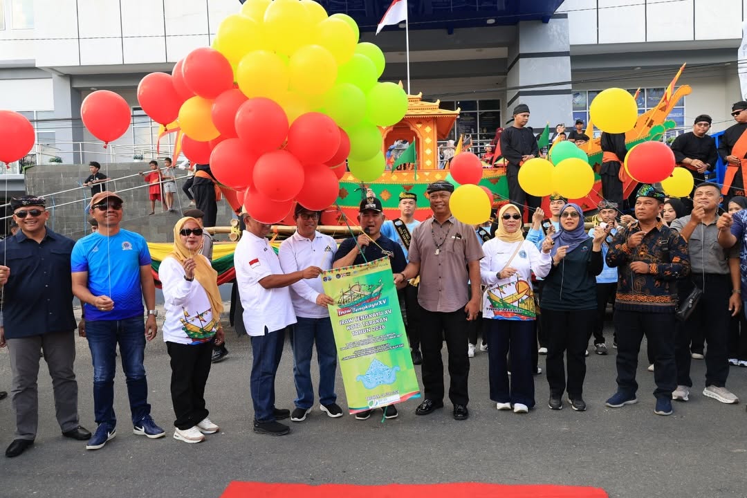 Pawai Budaya dalam rangka Festival Iraw Tengkayu XV